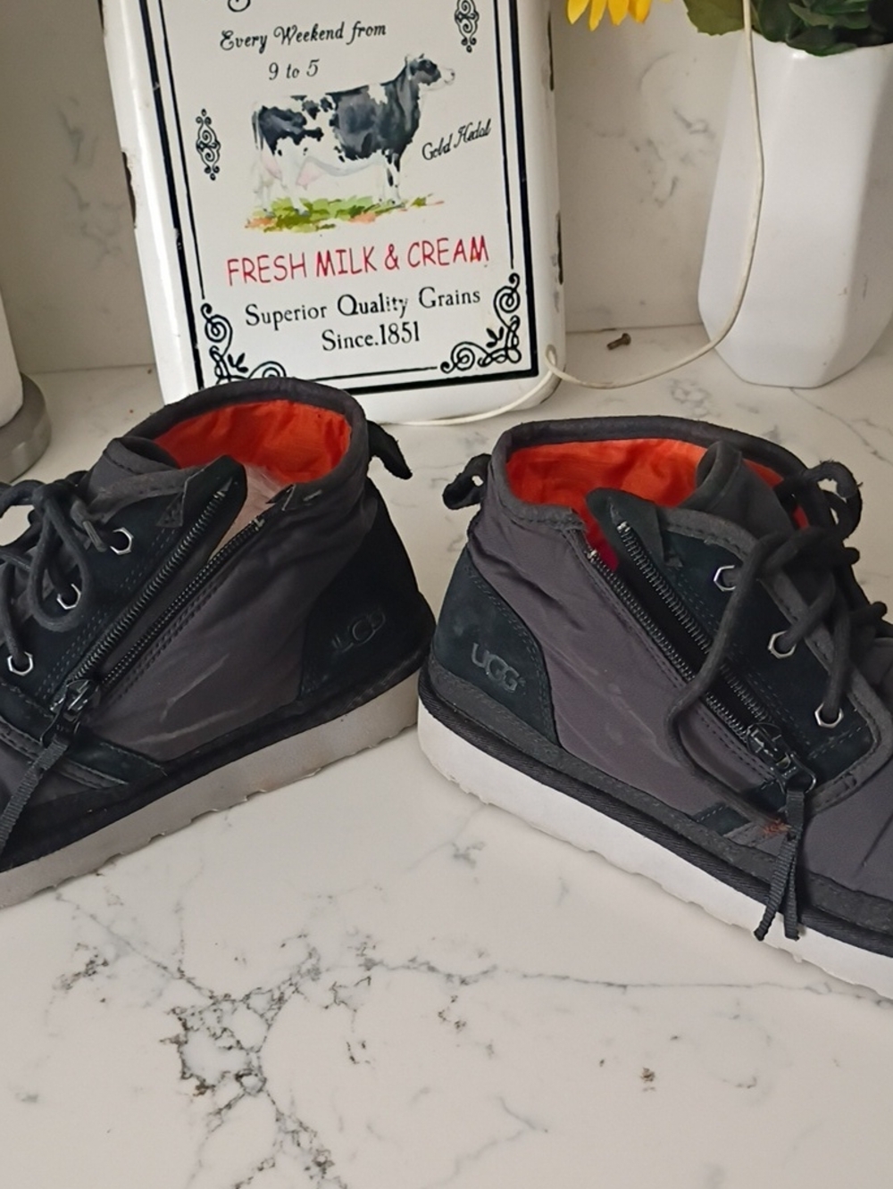 Ugg Men Boots - Picture 5 of 10